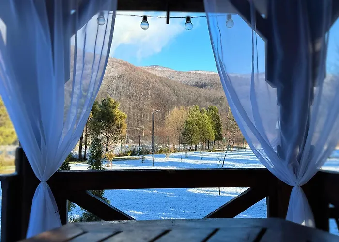 в горах у аліни 게스트하우스 3*