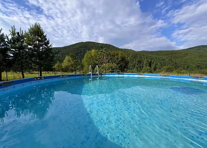в горах у аліни 게스트하우스 3*